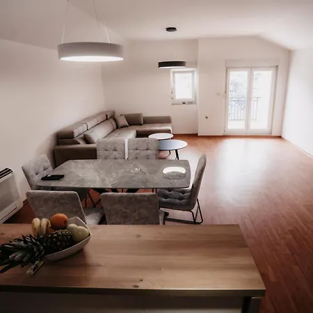 Riverside Apartmán *