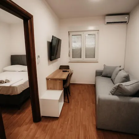 Toro Riverside Apartmán *